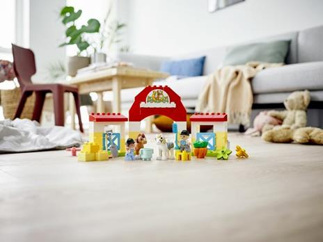 LEGO DUPLO Town 10951 Maneggio, Fattoria Giocattolo con 2 Pony, Set per Bambini, Accessori per la Cura degli Animali - 11