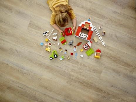 LEGO DUPLO Town 10952 Fattoria con Fienile, Trattore e Animali, Giocattolo con Cavallo, Maiale e Mucca, per Bambini - 10