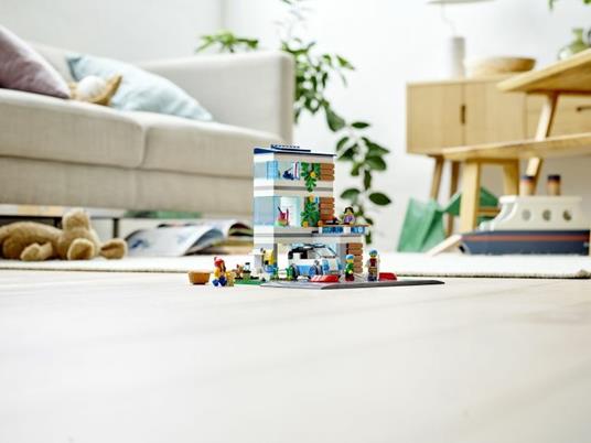 LEGO City 60291 Villetta Familiare, Casa delle Bambole, Giochi per Bambini dai 5 Anni, 4 Minifigure, Idee Regalo - 11