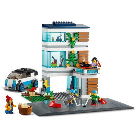LEGO City 60291 Villetta Familiare, Casa delle Bambole, Giochi per Bambini dai 5 Anni, 4 Minifigure, Idee Regalo - 3