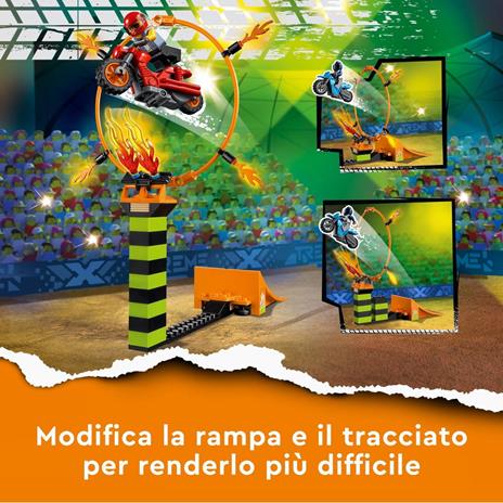 LEGO City 60299 Stuntz Competizione Acrobatica, Set con 2 Moto Giocattolo, Cerchio di Fuoco e Minifigure di Duke DeTain - 5
