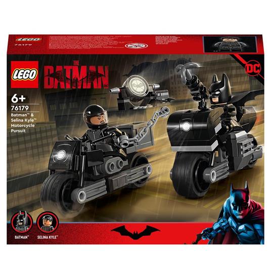Inseguimento sulla moto di Batman e Selina Kyle