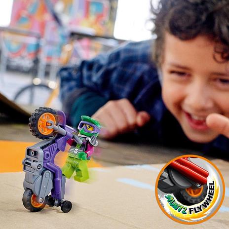 LEGO City Stuntz Stunt Bike da Impennata, Moto Giocattolo con Funzione "Carica e Vai", Giochi per Bambini dai 5 Anni, 60296 - 2