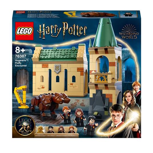 Castello Giocattolo con Cane a Tre Teste e Minifigure d'Oro del 20° Anniversario Incontro con Fuffi Visita lo Store di LEGOLEGO 76387 Harry Potter Hogwarts 