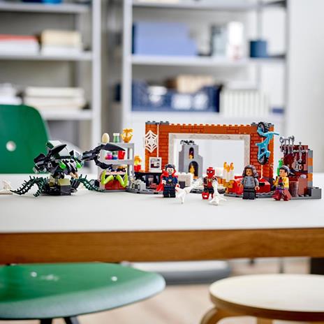 LEGO Marvel 76185 Spider-Man al laboratorio Sanctum, Giocattoli Bambini 7 Anni in su, Minifigure Dr. Strange e Mostro Insetto - 6