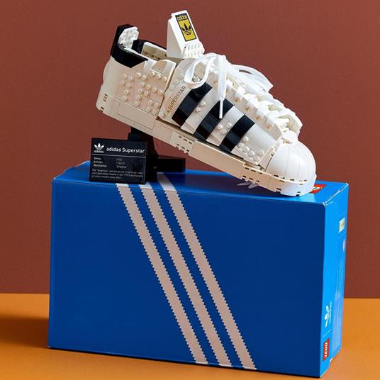 LEGO Icons 10282 adidas Originals Superstar, Set di Costruzioni in Mattoncini, Scarpe Sneaker da Collezione per Adulti - 6