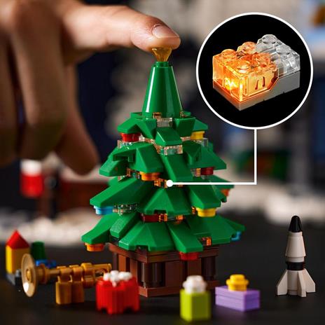 LEGO Icons 10293 La Visita di Babbo Natale, Set di Costruzioni per Adulti e Famiglie, Decorazioni Natalizie per la Casa - 6