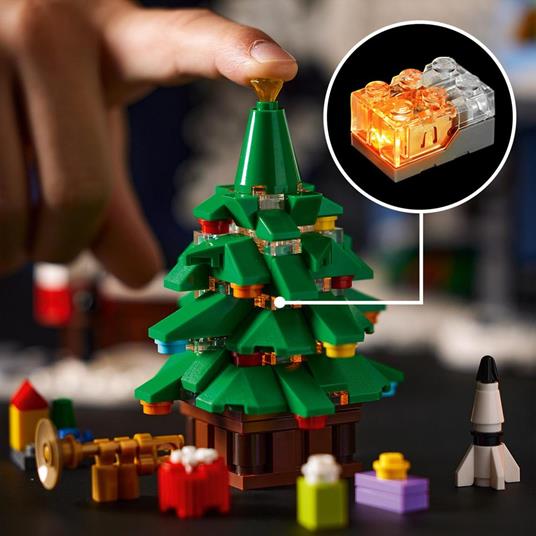 LEGO Icons 10293 La Visita di Babbo Natale, Set di Costruzioni per Adulti e Famiglie, Decorazioni Natalizie per la Casa - 6