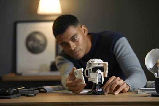LEGO Star Wars (75305). Casco da Scout Trooper, Set da Costruzione per Adulti, Regalo da Collezione - 11