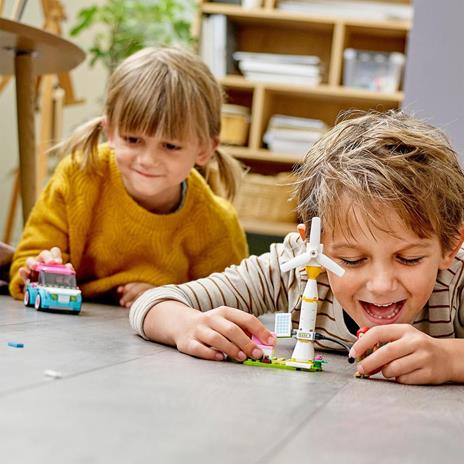 LEGO Friends 41443 LAuto Elettrica di Olivia, Macchinina Giocattolo, Giochi per Bambina e Bambino dai 6 Anni in su - 2