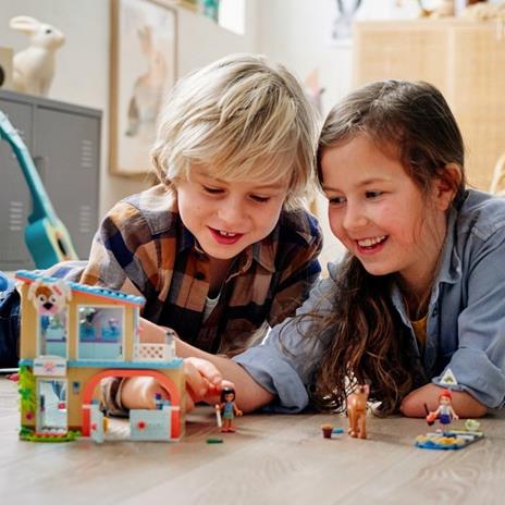 LEGO Friends 41441 Addestramento Equestre e Rimorchio, Set per Bambini dai 4 Anni con 2 Mini Bamboline e Cavallo Giocattolo - 10