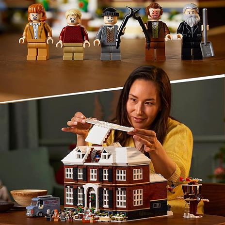 LEGO Ideas 21330 Mamma Ho Perso l'Aereo, Set per Adulti da Collezione, Casa dei McCallister, Idea Regalo con 5 Minifigure - 2