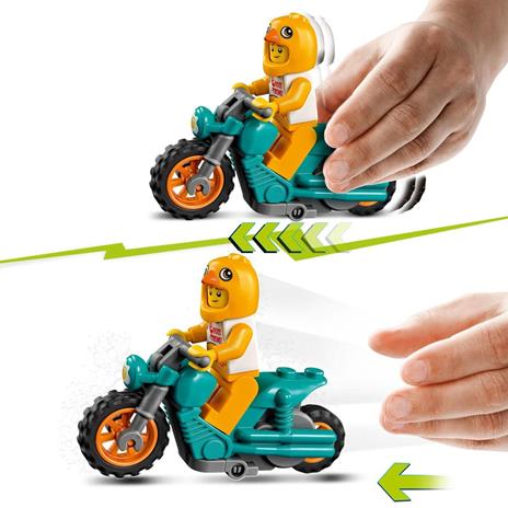 LEGO City Stuntz Stunt Bike della Gallina, Moto Giocattolo con Funzione Carica e Vai, 60310 - 4