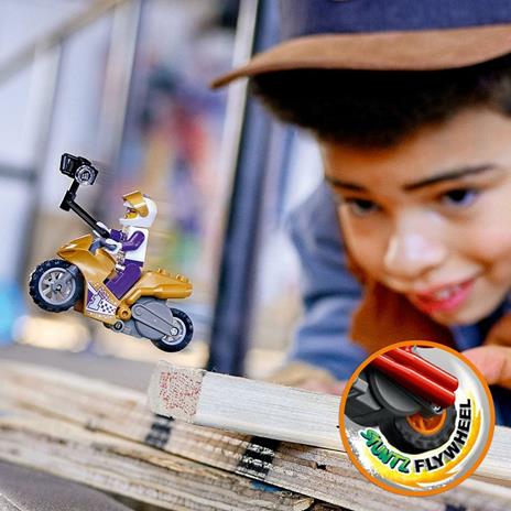 LEGO City Stuntz Stunt Bike dei Selfie, Moto Giocattolo con Funzione "Carica e Vai", Idea Regalo per Bambini dai 5 Anni, 60309 - 2