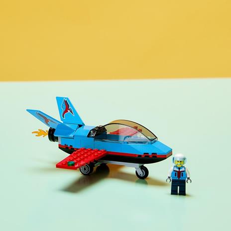 LEGO City Great Vehicles 60323 Aereo Acrobatico, Giocattolo con Minifigure del Pilota, Idea Regalo, Giochi per Bambini - 6