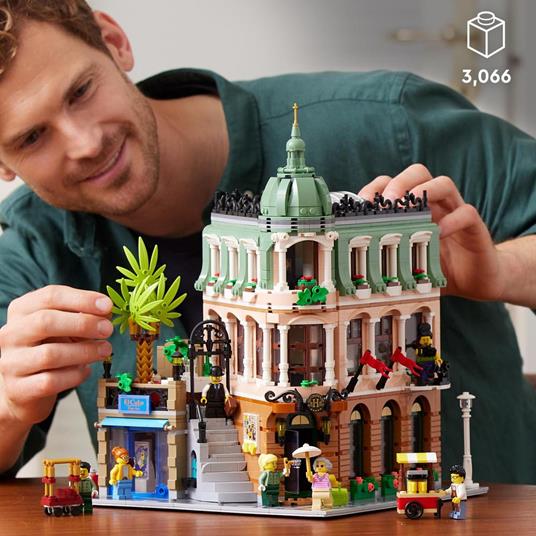 LEGO Icons 10297 Boutique Hotel, Set Modellini da Costruire per Adulti, Edificio Modulare da Collezione con 7 Minifigure - 3