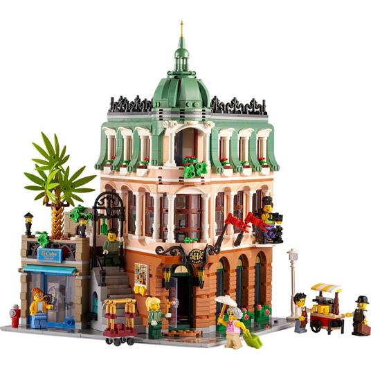 LEGO Icons 10297 Boutique Hotel, Set Modellini da Costruire per Adulti, Edificio Modulare da Collezione con 7 Minifigure - 10