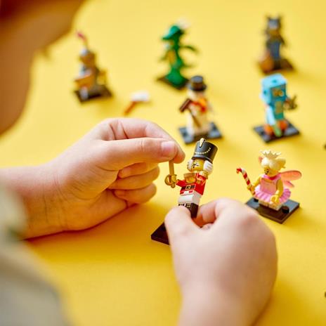 LEGO Minifigures 71034 Serie 23, Bustine in Edizione Limitata 2022, Collezione 1 di 12 Personaggi a Caso, Accessori Originali - 6