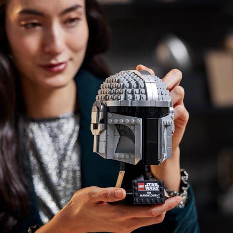 LEGO Star Wars 75328 Casco del Mandaloriano, Elmo da Collezione, Regalo per Adulti da Esposizione di Guerre Stellari - 2