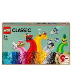 LEGO Classic 11021 90 Anni di Gioco, Scatola con Mattoncini Colorati per 15 Mini Costruzioni di Modelli Iconici