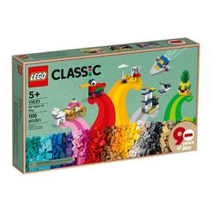 LEGO Classic 11021 90 Anni di Gioco, Scatola con Mattoncini Colorati per 15 Mini Costruzioni di Modelli Iconici