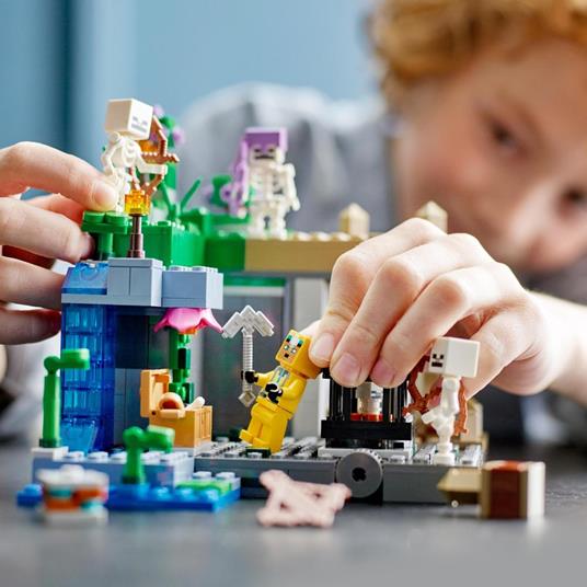 LEGO Minecraft 21189 Le Segrete dello Scheletro, Set di Costruzioni con Personaggi e Balestra Giocattolo, Giochi per Bambini - 2