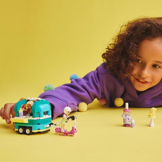 LEGO Friends 41733 Negozio Mobile di Bubble Tea, Giocattolo per Bambini 6+ con Monopattino e Mini Bamboline Nova e Matilde - 2