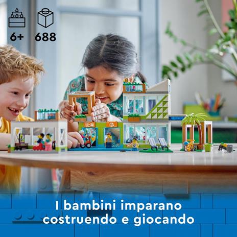 LEGO City 60365 Condomini Modular Building Set con Stanze Combinabili e 6 Minifigure Regalo Compleanno per Bambini 6+ Anni - 2