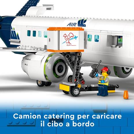 LEGO City 60367 Aereo Passeggeri, Modellino di Aeroplano Giocattolo da Costruire con 9 Minifigure e Veicoli dell'Aeroporto - 4