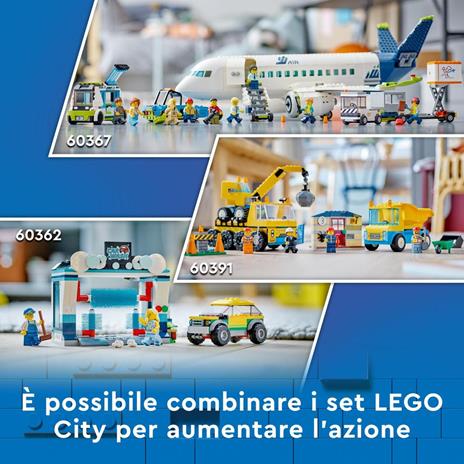 LEGO City 60367 Aereo Passeggeri, Modellino di Aeroplano Giocattolo da Costruire con 9 Minifigure e Veicoli dell'Aeroporto - 7