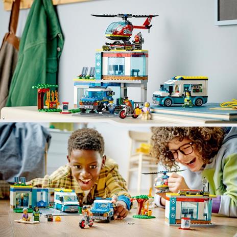 LEGO City 60371 Quartier Generale Veicoli d’Emergenza con Elicottero Ambulanza Macchina Polizia Moto Giocattolo e Minifigure - 2