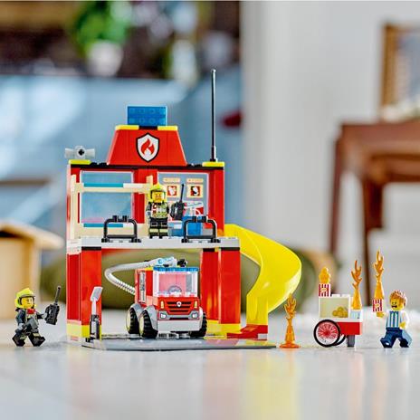 LEGO City Fire 60375 Caserma dei Pompieri e Autopompa Camion Giocattolo dei Vigili del Fuoco Giochi per Bambini Idee Regalo - 6