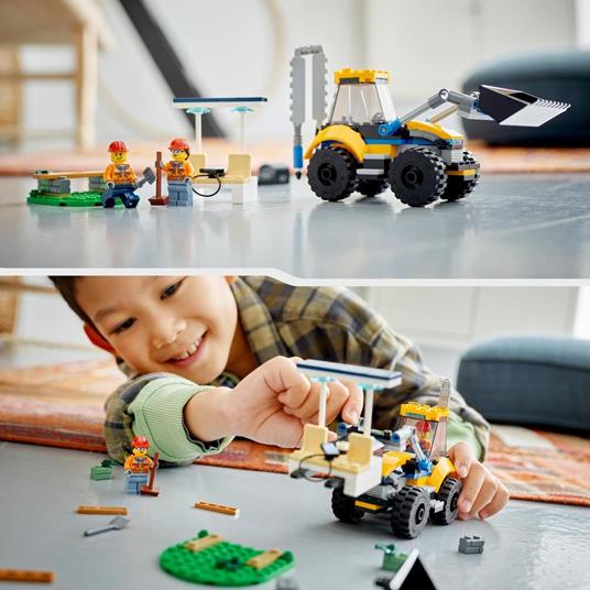 LEGO City 60385 Scavatrice per Costruzioni, Escavatore Giocattolo con Minifigure, Giochi per Bambini e Bambine, Idea Regalo - 2