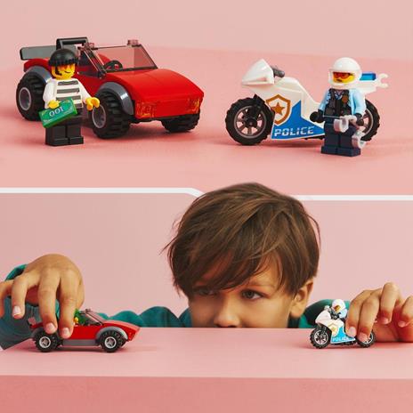 LEGO City 60392 Inseguimento sulla Moto della Polizia Giocattolo con Modelli di Auto e 2 Minifigure, Giochi per Bambini 5+ - 2