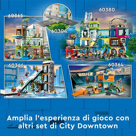 LEGO City 60380 Downtown, Modular Building Set con Negozio, Barbiere, Studio Blogging, Hotel, Discoteca e 14 Minifigure - 7