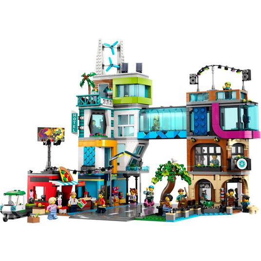 LEGO City 60380 Downtown, Modular Building Set con Negozio, Barbiere, Studio Blogging, Hotel, Discoteca e 14 Minifigure - 8