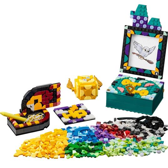LEGO DOTS 41811 Kit da Scrivania di Hogwarts, Accessori Scrivania di Harry Potter con 2 Portagioie, Portafoto e Toppa Adesiva - 7