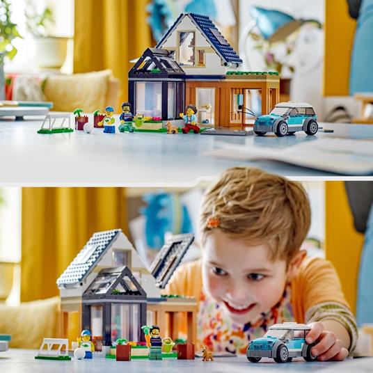 LEGO City 60398 Villetta Familiare e Auto Elettrica, Casa delle Bambole con Macchina Giocattolo, Giochi per Bambini 6+ Anni - 2