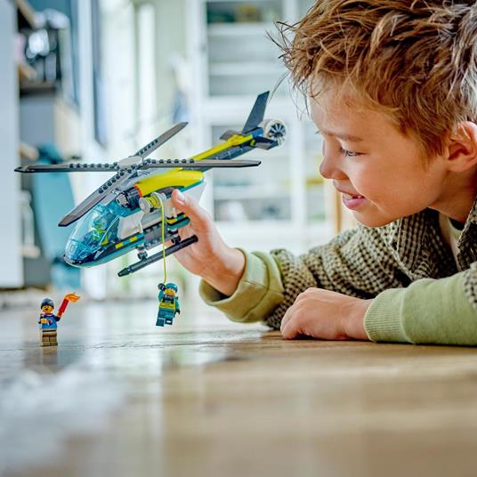 LEGO City 60405 Elicottero di Soccorso di Emergenza Set con Veicolo Giocattolo con Rotori e Verricello Giochi per Bambini 6+ - 2