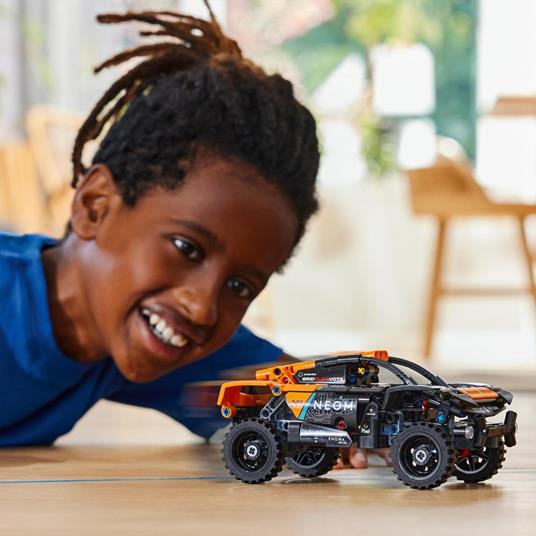 LEGO Technic 42166 NEOM McLaren Extreme E Race Car, Macchina Giocattolo con Funzione Pull-Back, Giochi per Bambini di 7+ Anni - 2