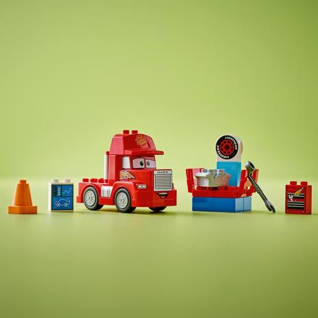LEGO LEGO DUPLO Disney e Pixar 10417 Mack al Circuito Giochi per Bambini di 2+ Anni con Camion Giocattolo Rosso da Costruire - 6