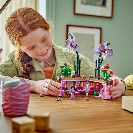 LEGO Disney 43237 Vaso di Fiori di Isabela Giochi per Bambini 9+ con Mini Bambolina e Cesto Apribile Regalo dal Film Encanto - 2