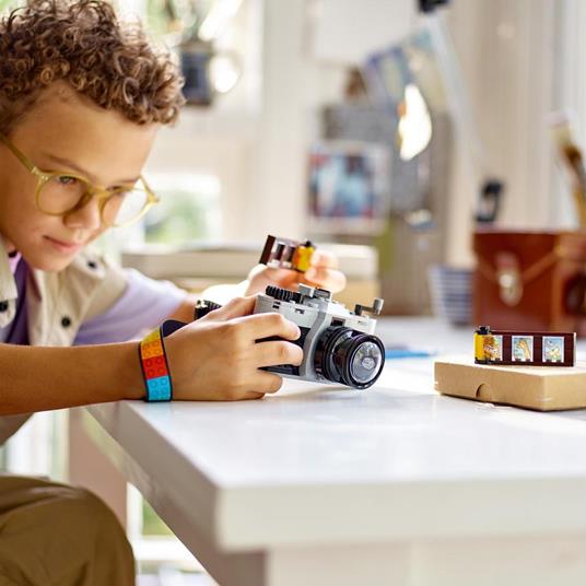 LEGO Creator 31147 3in1 Fotocamera Retro, Giochi per Bambini 8+ Anni, Macchina Fotografica Trasformabile in Videcamera o TV - 2