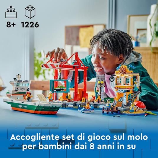 LEGO City 60422 Porto e Nave Merci, Giochi per Bambini 8+ con Barca Giocattolo, Gru Funzionante, Moto d'Acqua e 8 Minifigure - 2