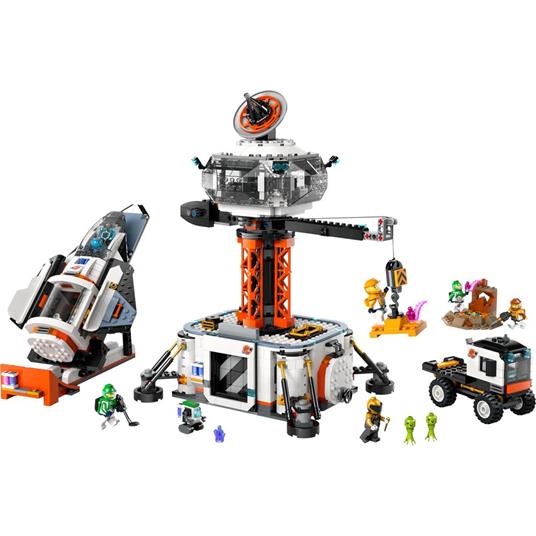 LEGO City 60434 Base Spaziale e Piattaforma di Lancio Gioco per Bambini 8+ con Gru Giocattolo Astronave Rover e 6 Minifigure - 6