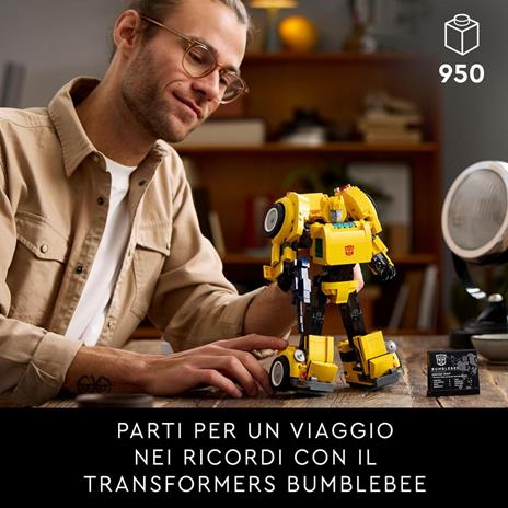 LEGO Icons 10338 Transformers Bumblebee Action Figure da Collezione per Adulti Convertibile in Veicolo, Regalo per Lui o Lei - 2