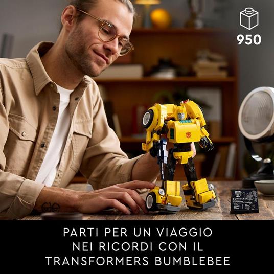LEGO Icons 10338 Transformers Bumblebee Action Figure da Collezione per Adulti Convertibile in Veicolo, Regalo per Lui o Lei - 2