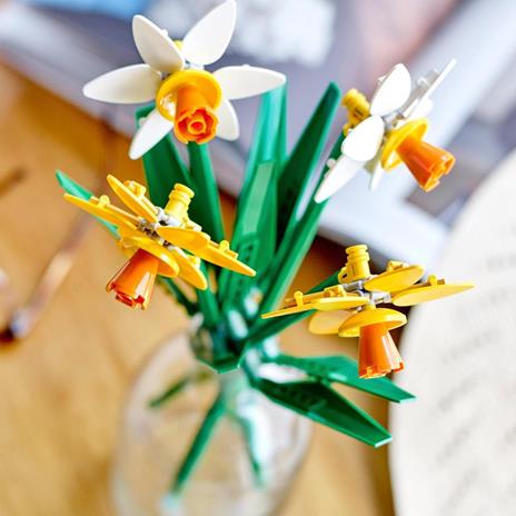 LEGO 40747 Narcisi, Fiori Finti per Bambini 8+, Bouquet Regalo di San Valentino per Lei, Lui, Donna, Uomo, Ragazza o Ragazzo - 6