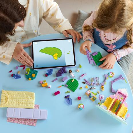 LEGO Gabby's Dollhouse (11205). Dolce montagna e Giardino di Gattina Fatina - 3