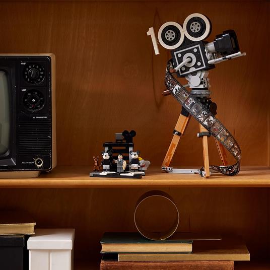 LEGO Disney 43230 Cinepresa Omaggio a Walt Disney 100° Anniversario con Minifigure di Topolino e Minnie Regali Donna e Uomo - 6